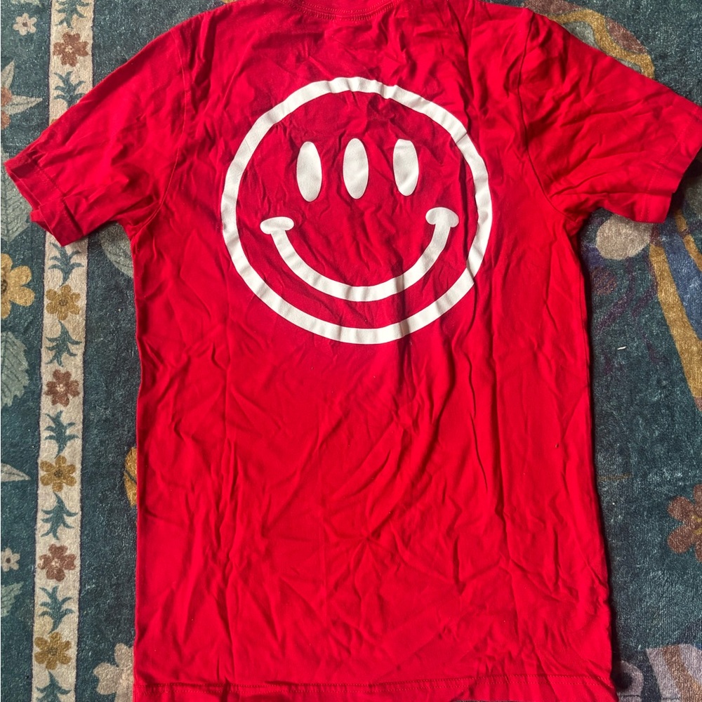 Glossier smiley tshirt